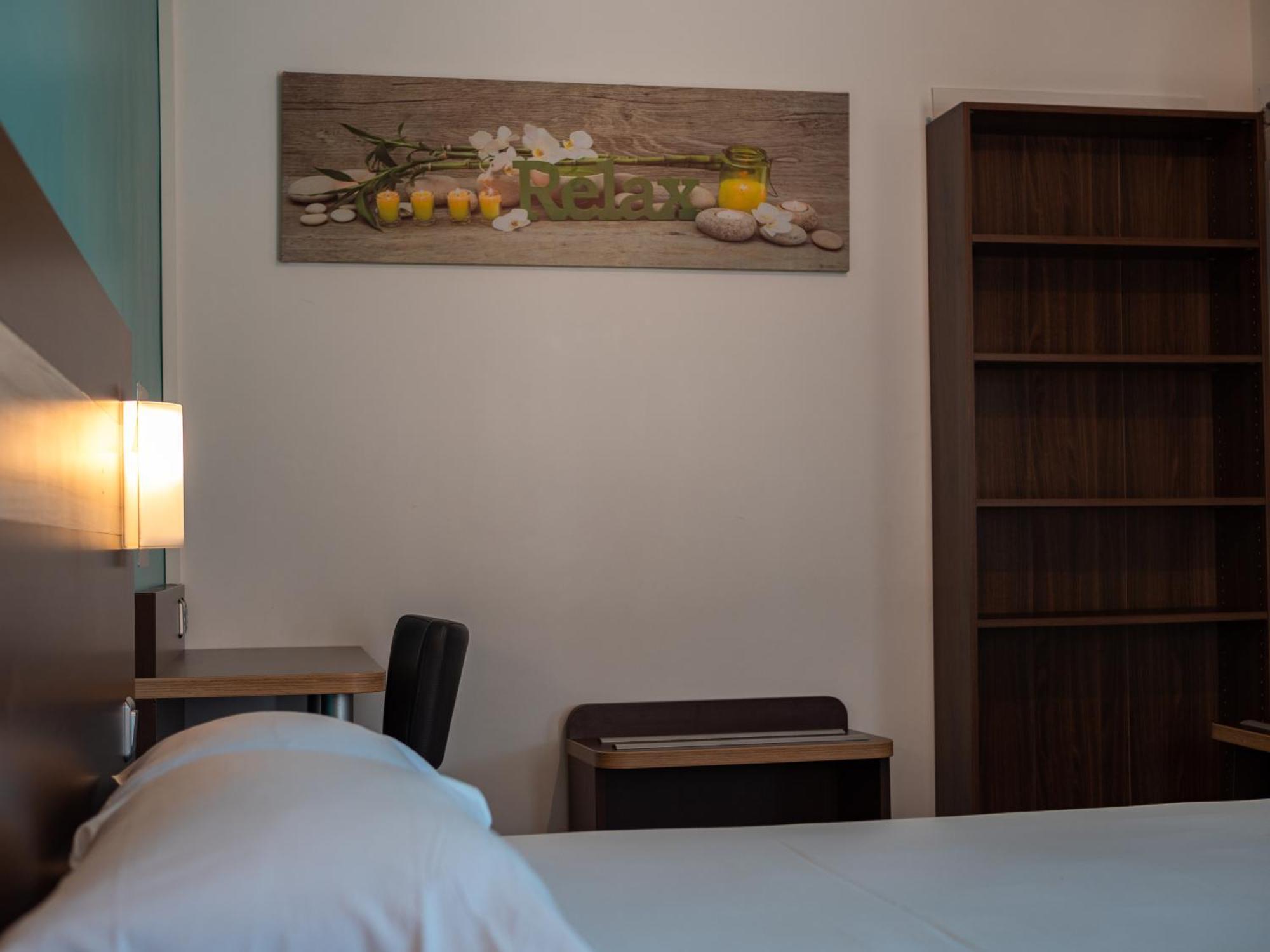 Hotel Restaurant Les Jardins D'Epone Room photo