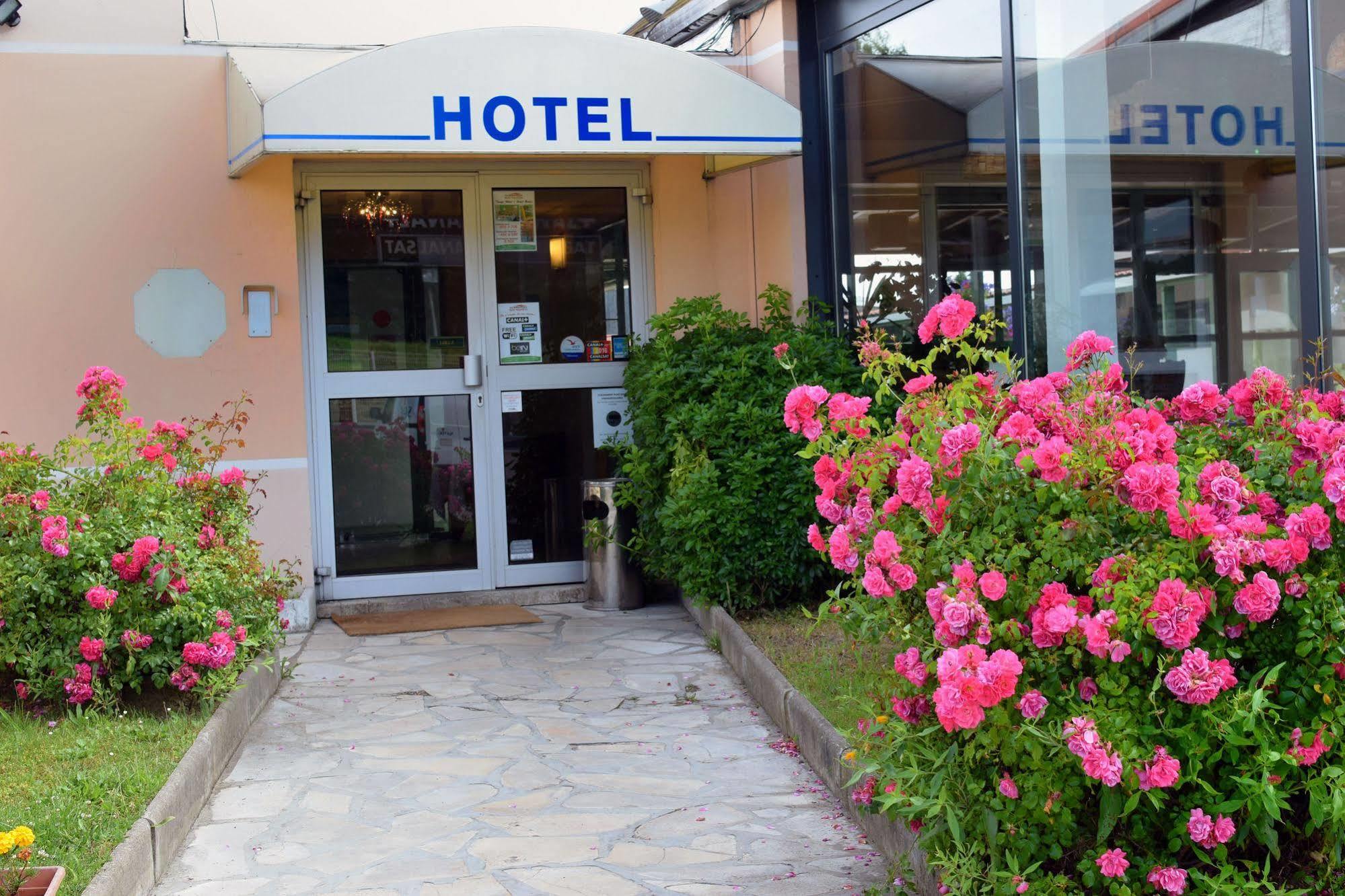 Hotel Restaurant Les Jardins D'Epone Exterior photo